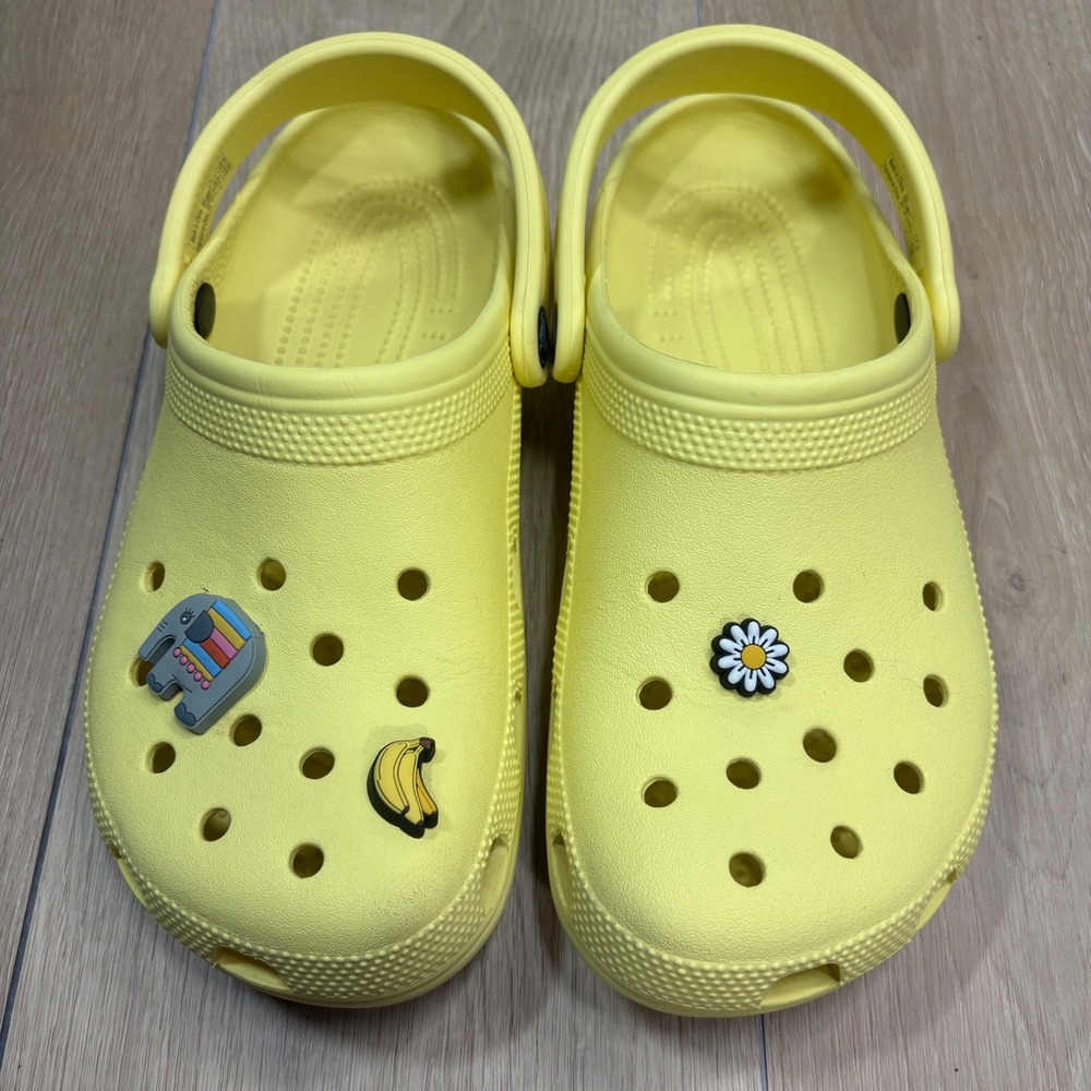 Crocs Classic Clog Lemon Yellow Mens 7 Womens 9 Jibbitz Charms 10001-7C1 - Picture 3 of 7